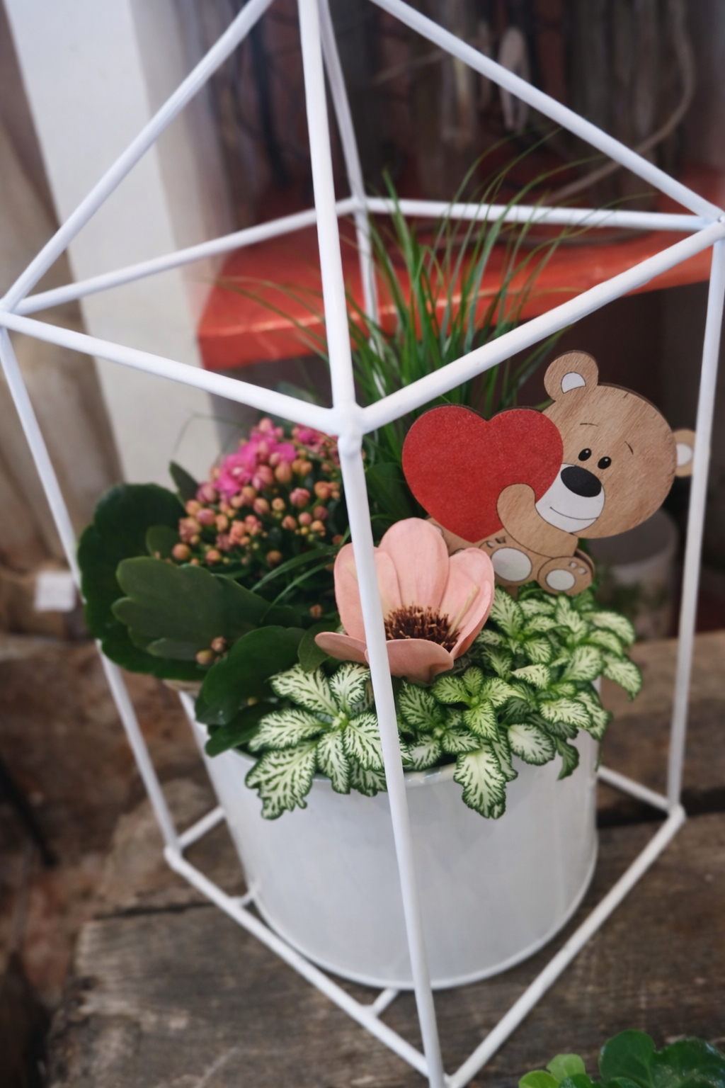 Saint Valentin - Composition végétale sous cloche graphique